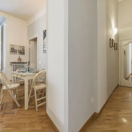Trastevere & Ponte Sisto Cozy Flat * روما